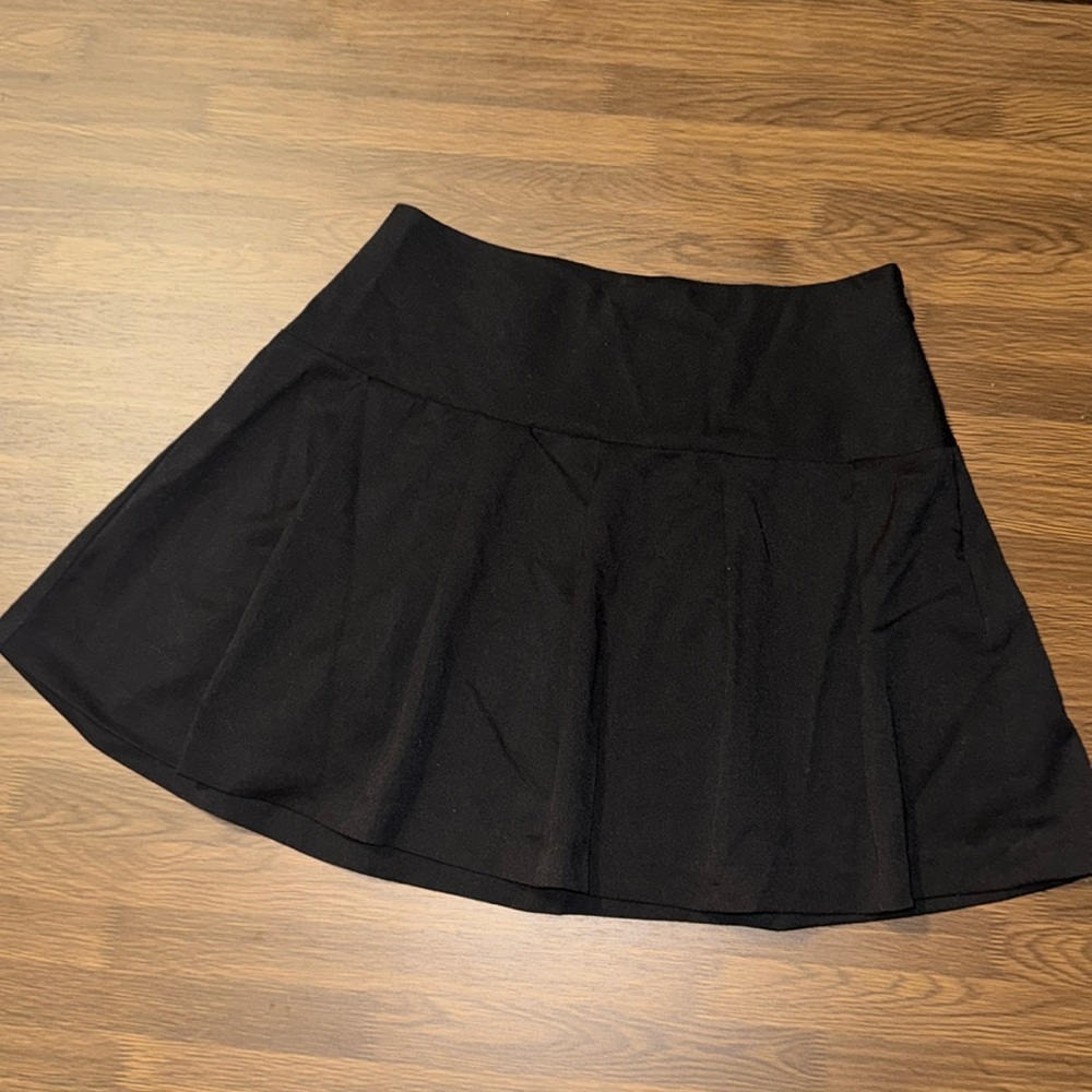 Black pleated mini skirt